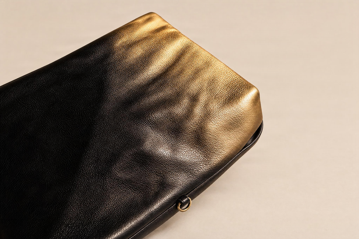 Prima del colore, la forma: l’architettura silenziosa di una borsa