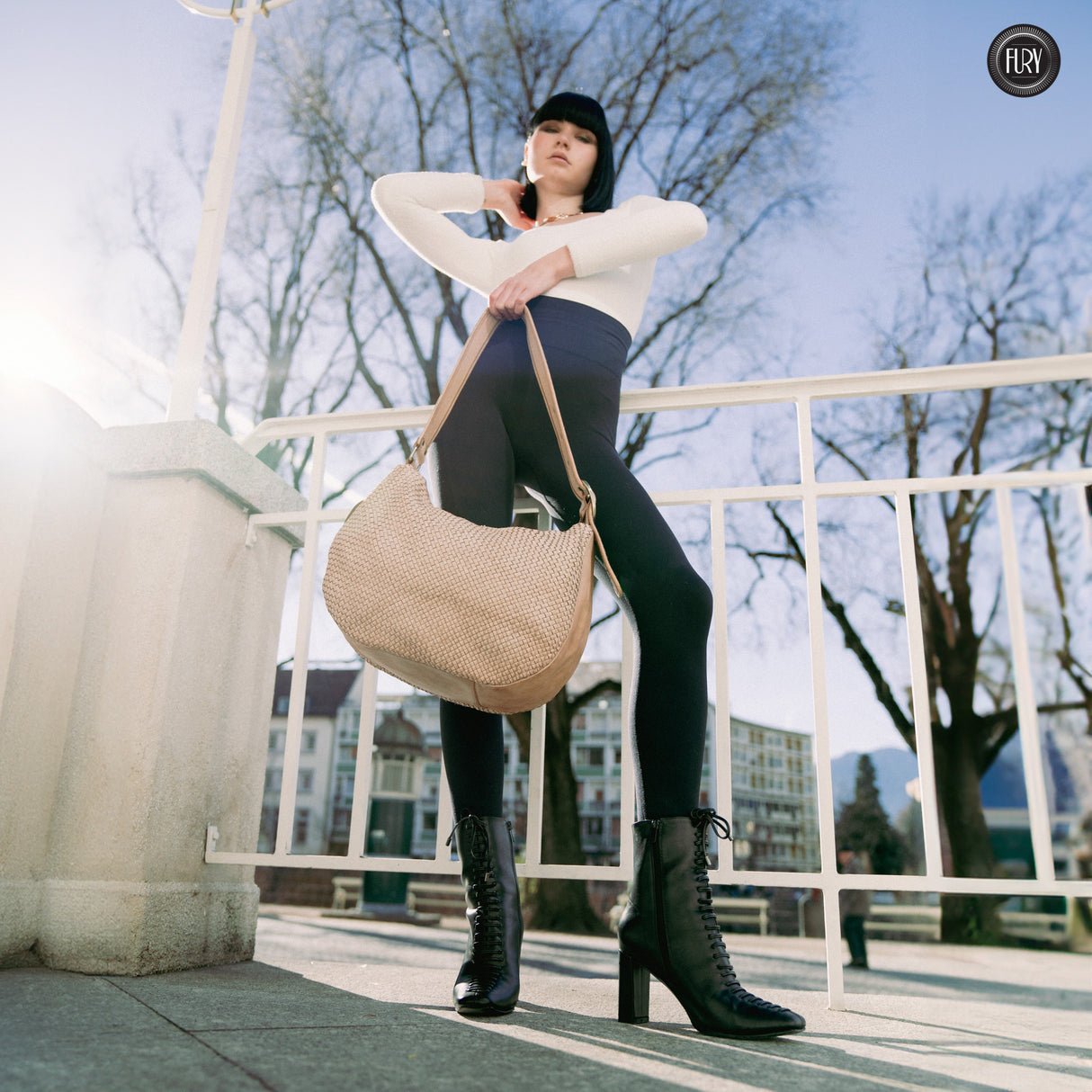 Iris Maxi-Tasche aus gewebtem Leder