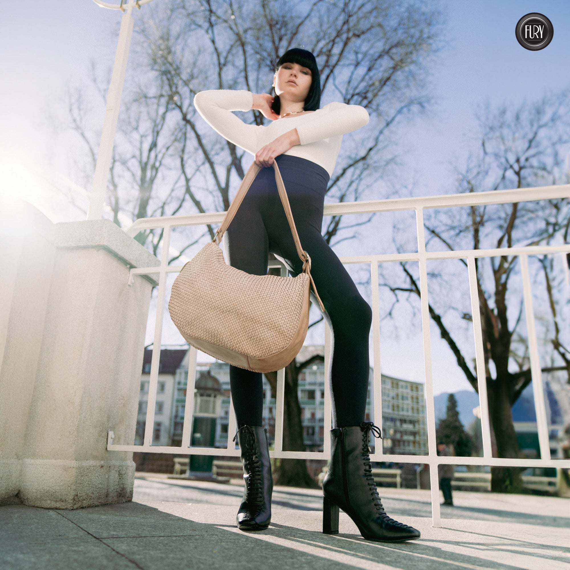 Iris Maxi-Tasche aus gewebtem Leder