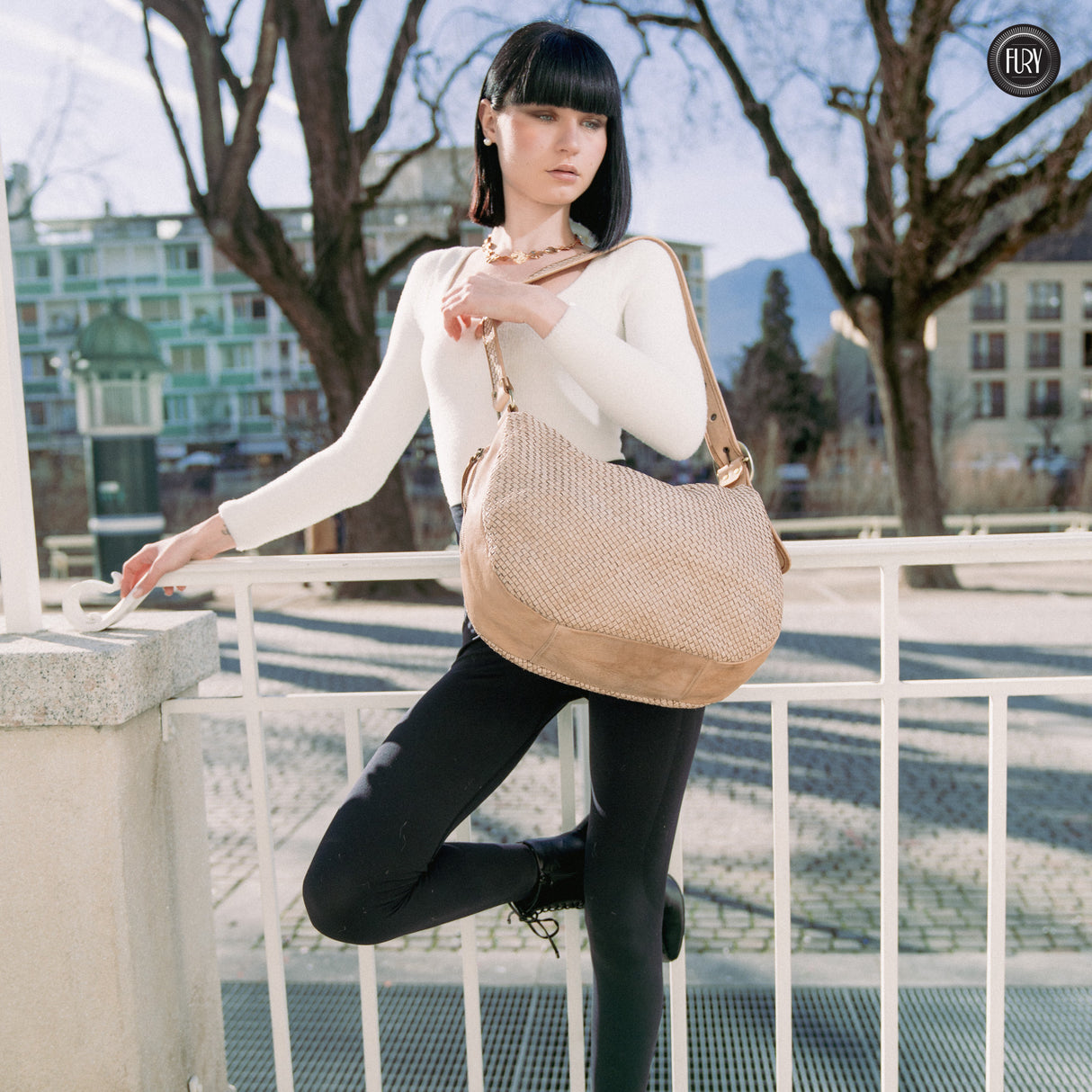 Iris Maxi-Tasche aus gewebtem Leder