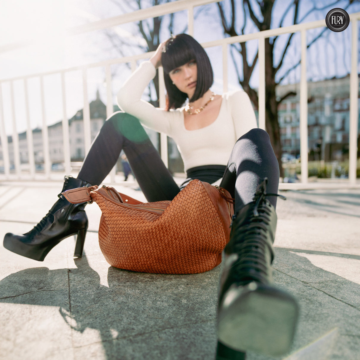 Iris Maxi-Tasche aus gewebtem Leder