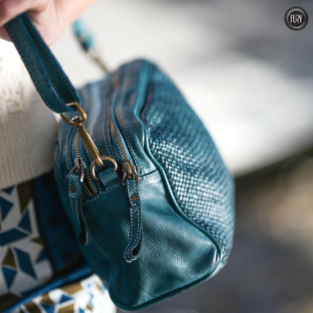 Pochette Isotta in pelle intrecciata Fury Bags#colore_ottanio