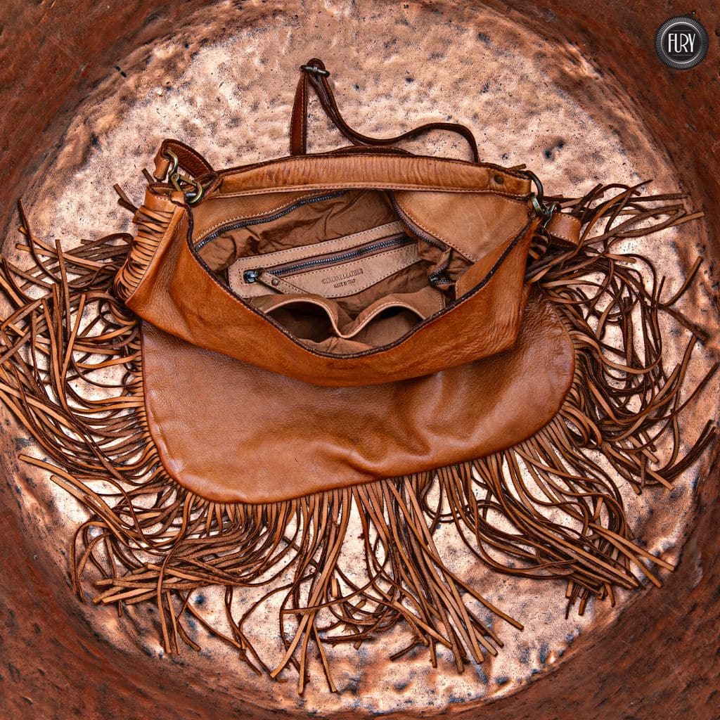 Borsa a spalla in pelle vintage con frange lunghe Fury Bags#colore_cuoio